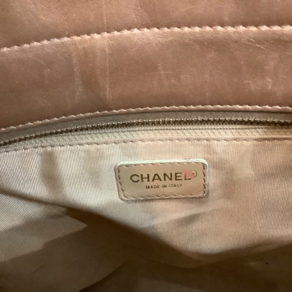 CHANEL GOLD TOTE - Picture 7 of 14